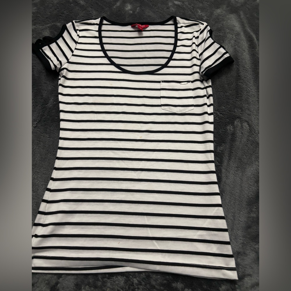 Guess Black and White Fitted Short Sleeve Tee